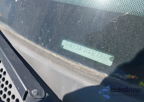 2001 Ford Focus Lx z USA, uszkodzony, nr VIN 1FAFP33P31W327982